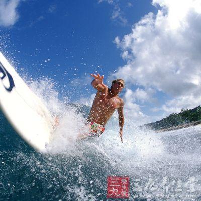 八旬老人遛弯摔倒 栖霞民警暖心救助